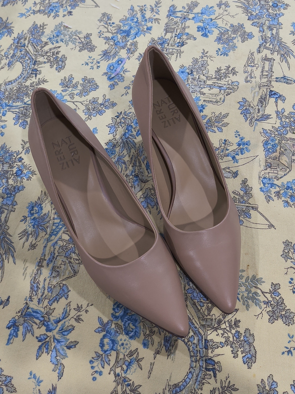 Naturalizer Women’s Pointed Toe Pumps - Nude
